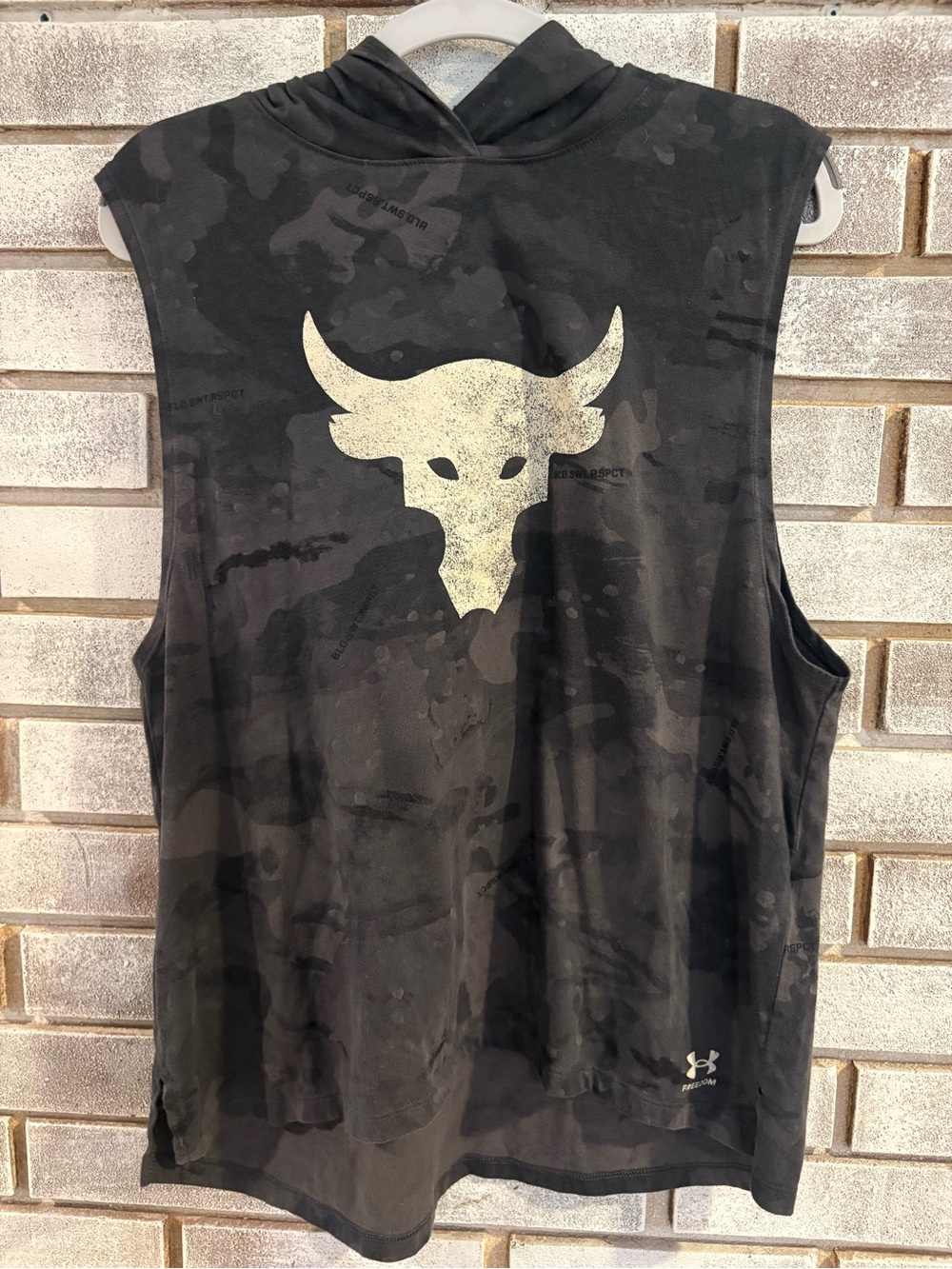 Under Armour Project Rock Men's Large Sleeveless Hoodie Black Camo Bull Logo